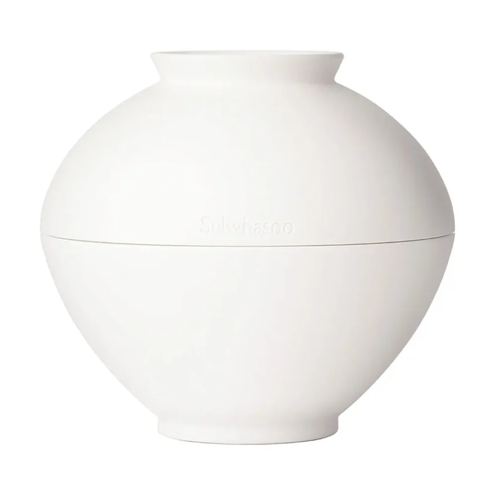 Pot de The Ultimate S Cream de Sulwhasoo, en céramique blanche
